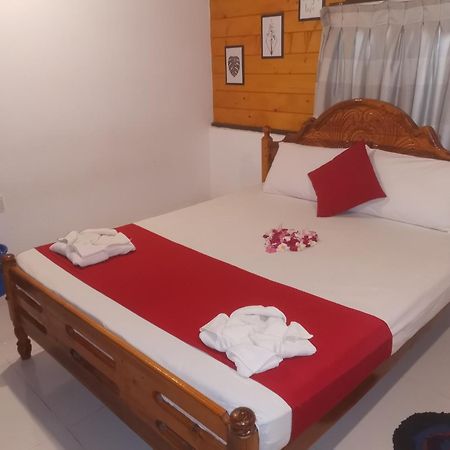 Surf Reef Beach Trincomalee Bagian luar foto