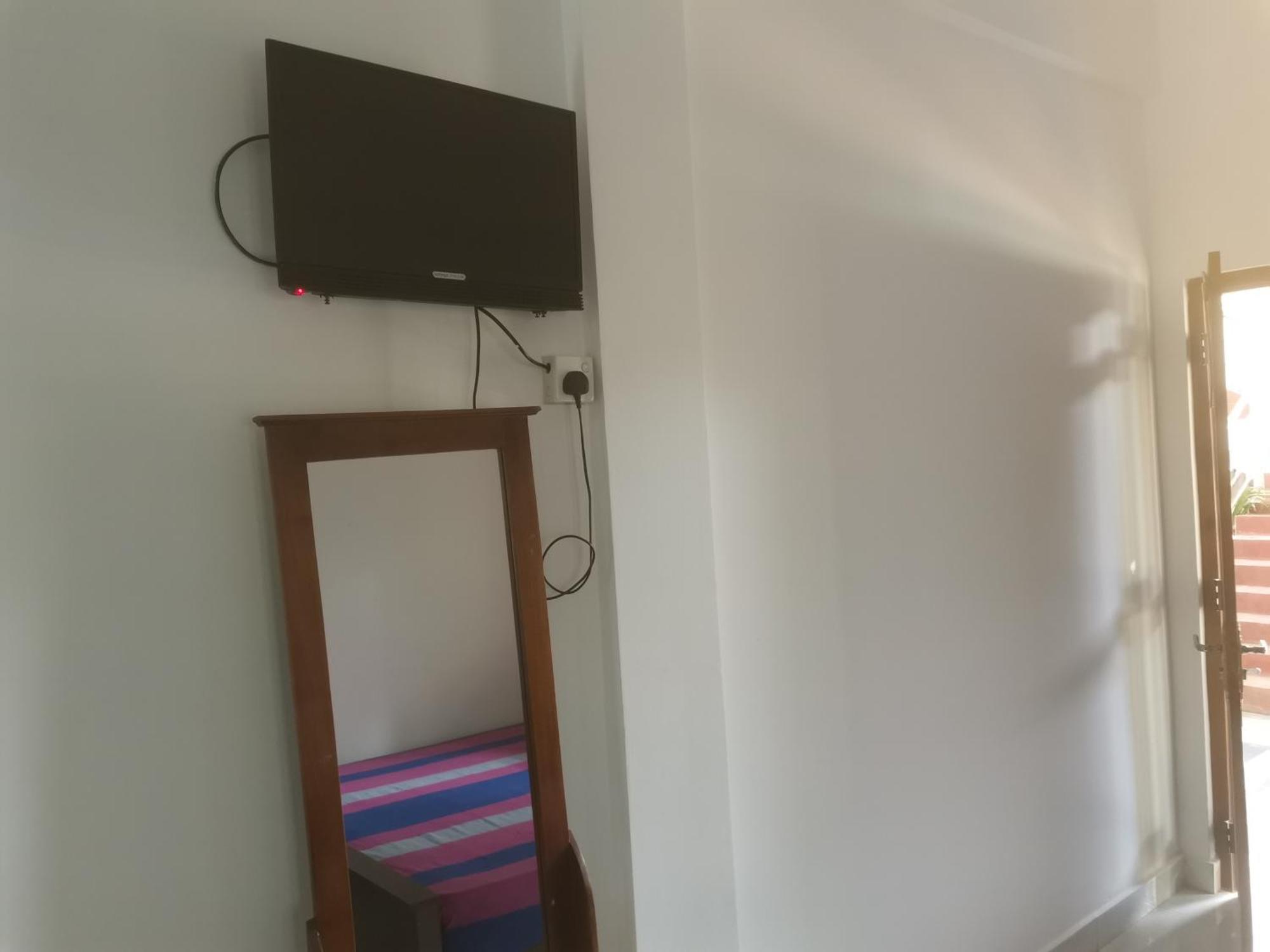 Surf Reef Beach Trincomalee Bagian luar foto