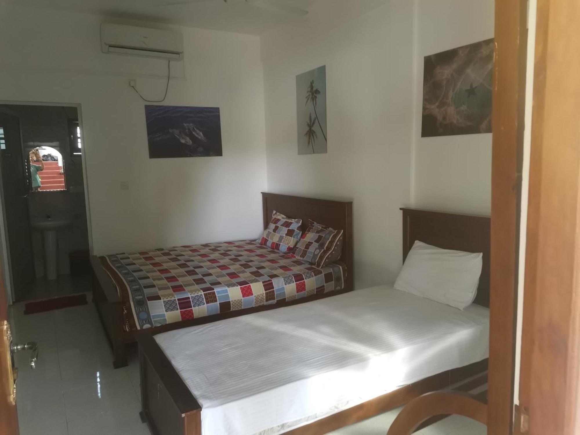 Surf Reef Beach Trincomalee Bagian luar foto