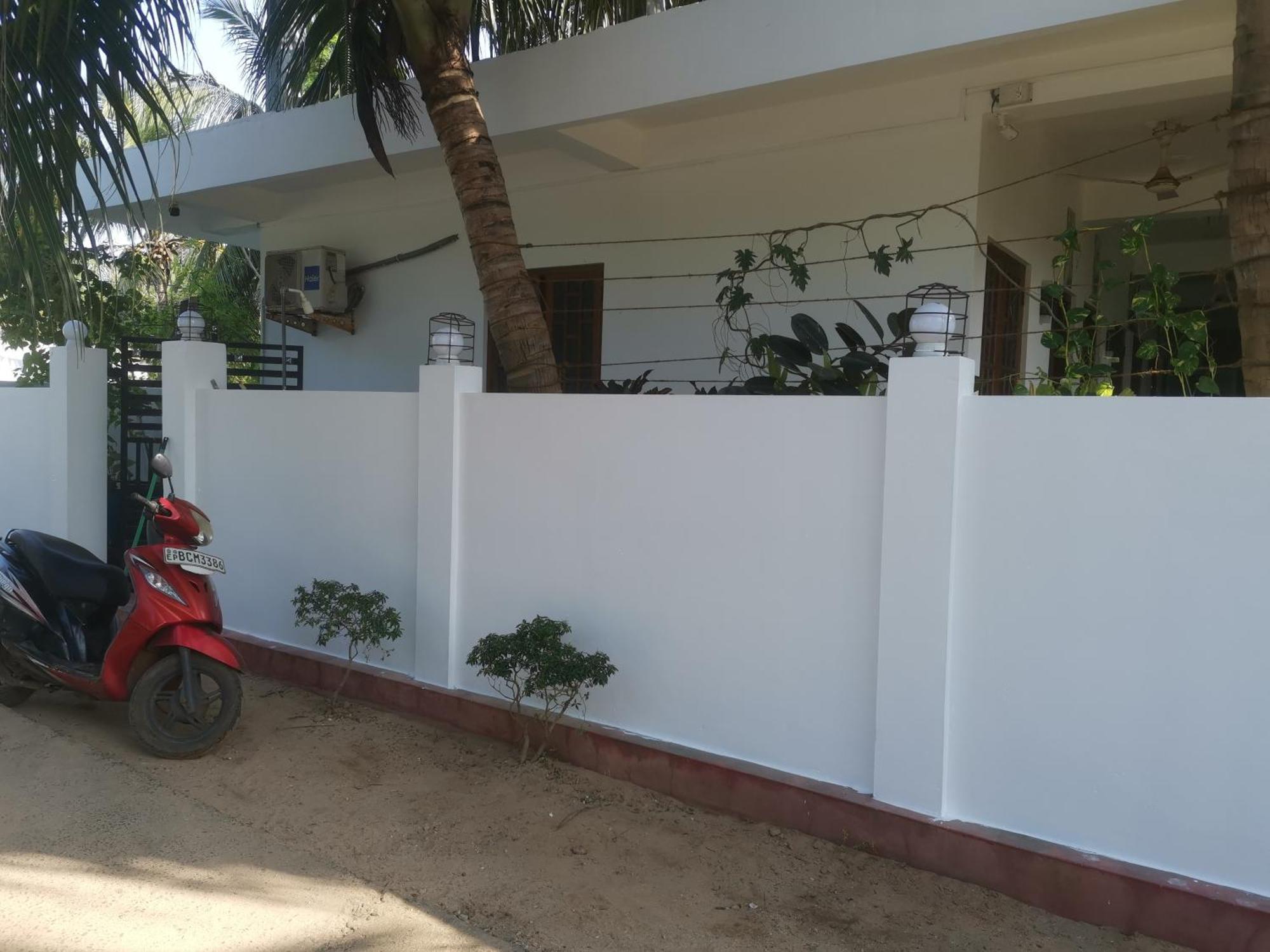 Surf Reef Beach Trincomalee Bagian luar foto