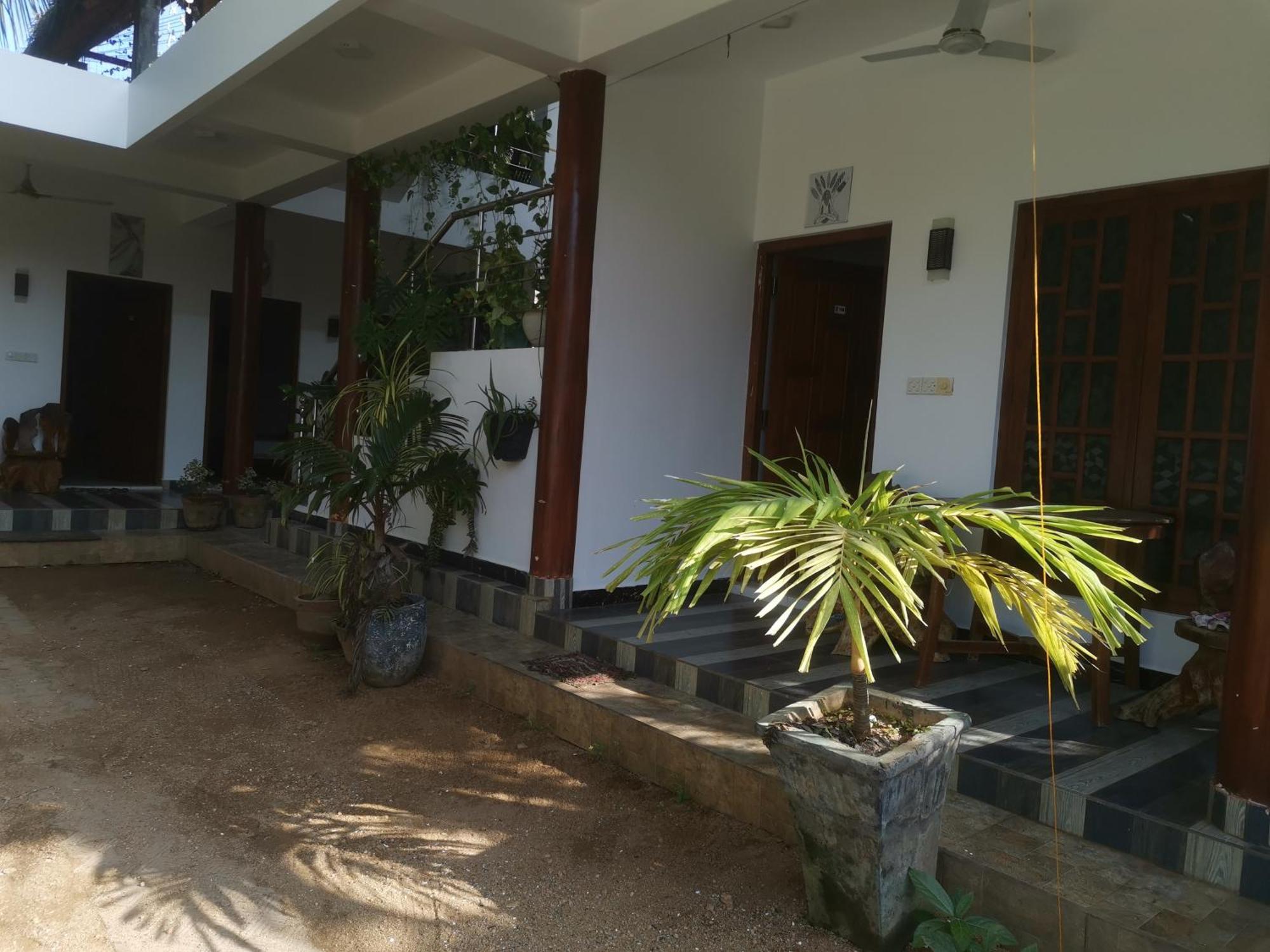 Surf Reef Beach Trincomalee Bagian luar foto
