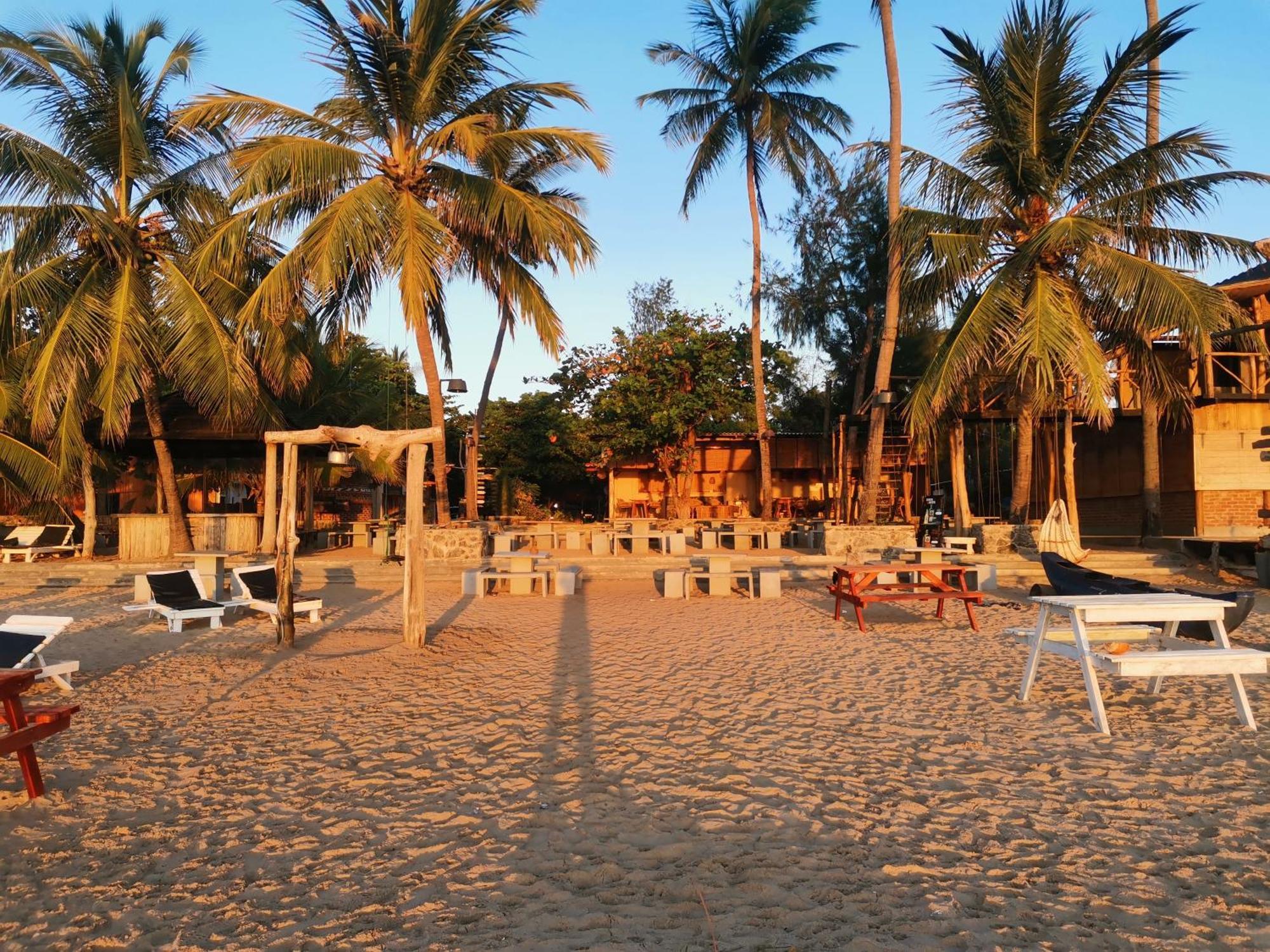 Surf Reef Beach Trincomalee Bagian luar foto