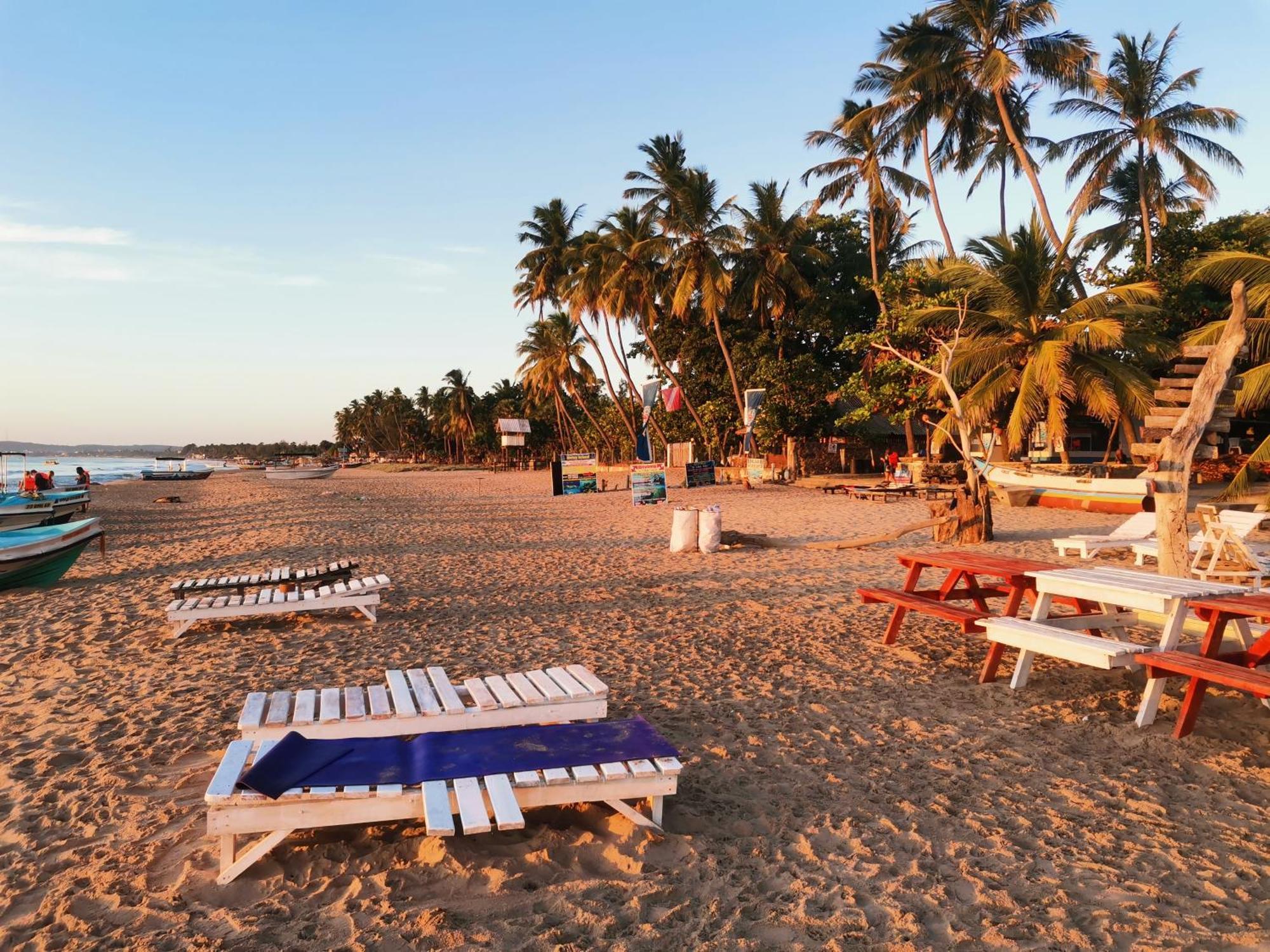 Surf Reef Beach Trincomalee Bagian luar foto