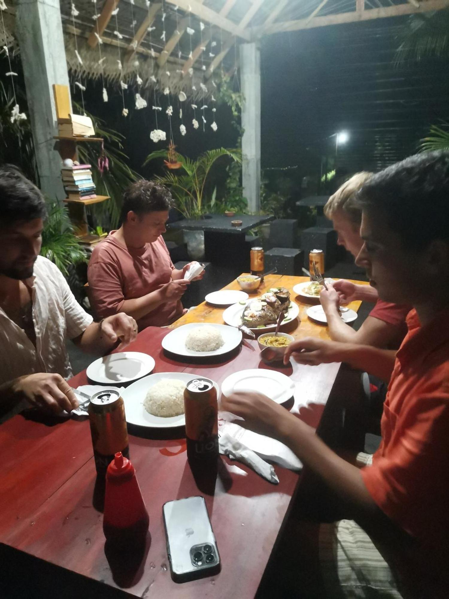Surf Reef Beach Trincomalee Bagian luar foto