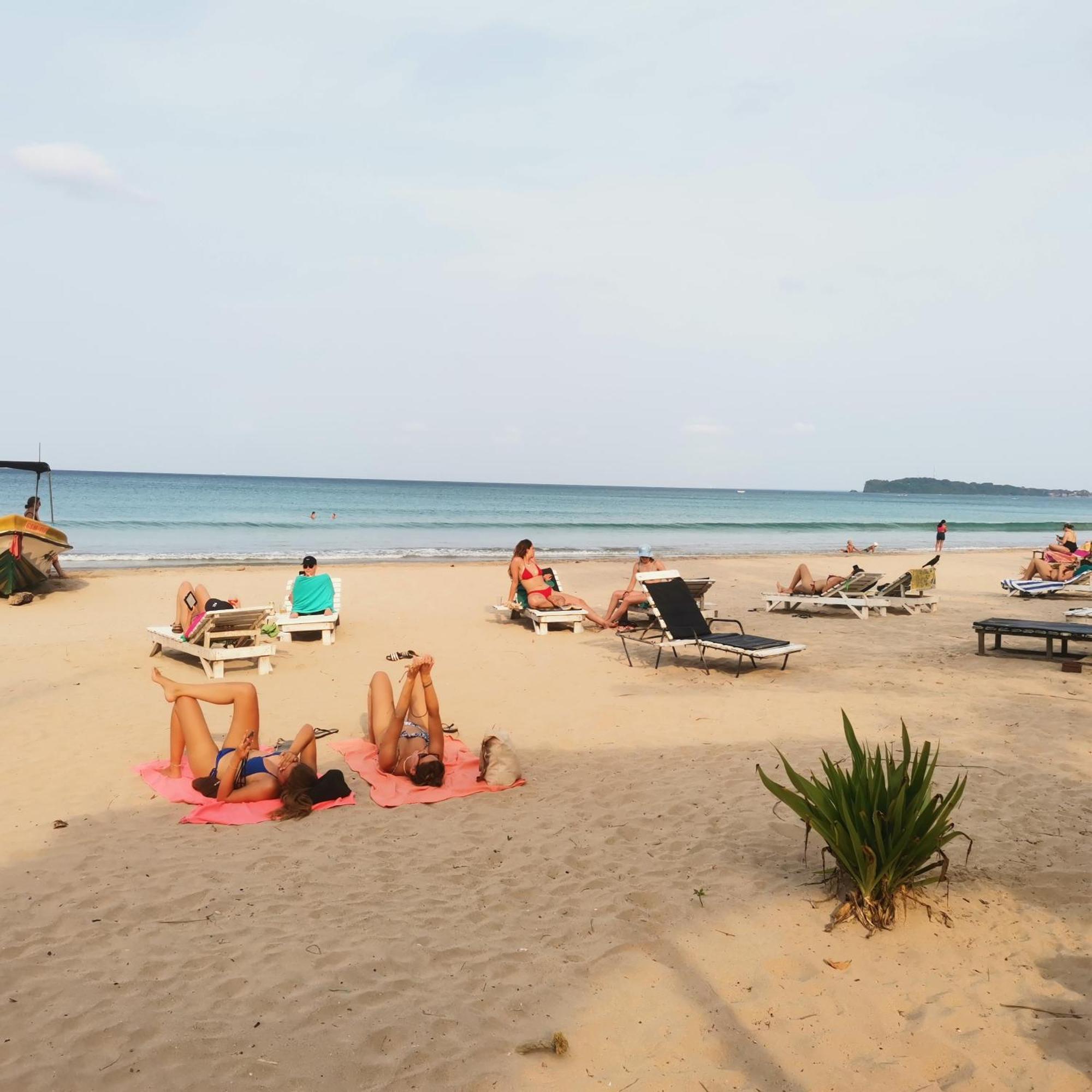 Surf Reef Beach Trincomalee Bagian luar foto