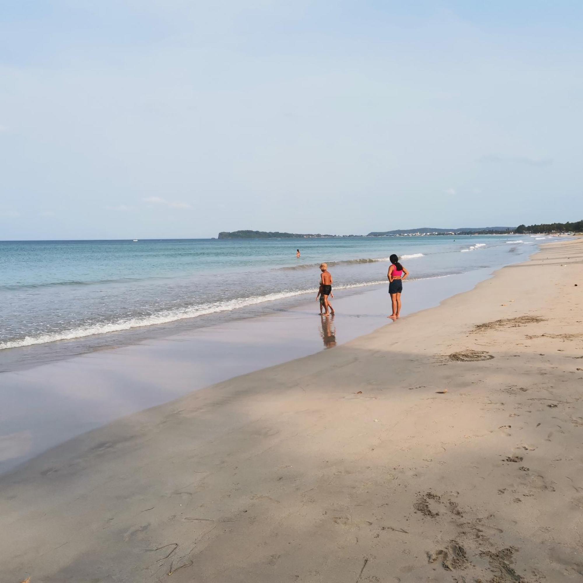 Surf Reef Beach Trincomalee Bagian luar foto