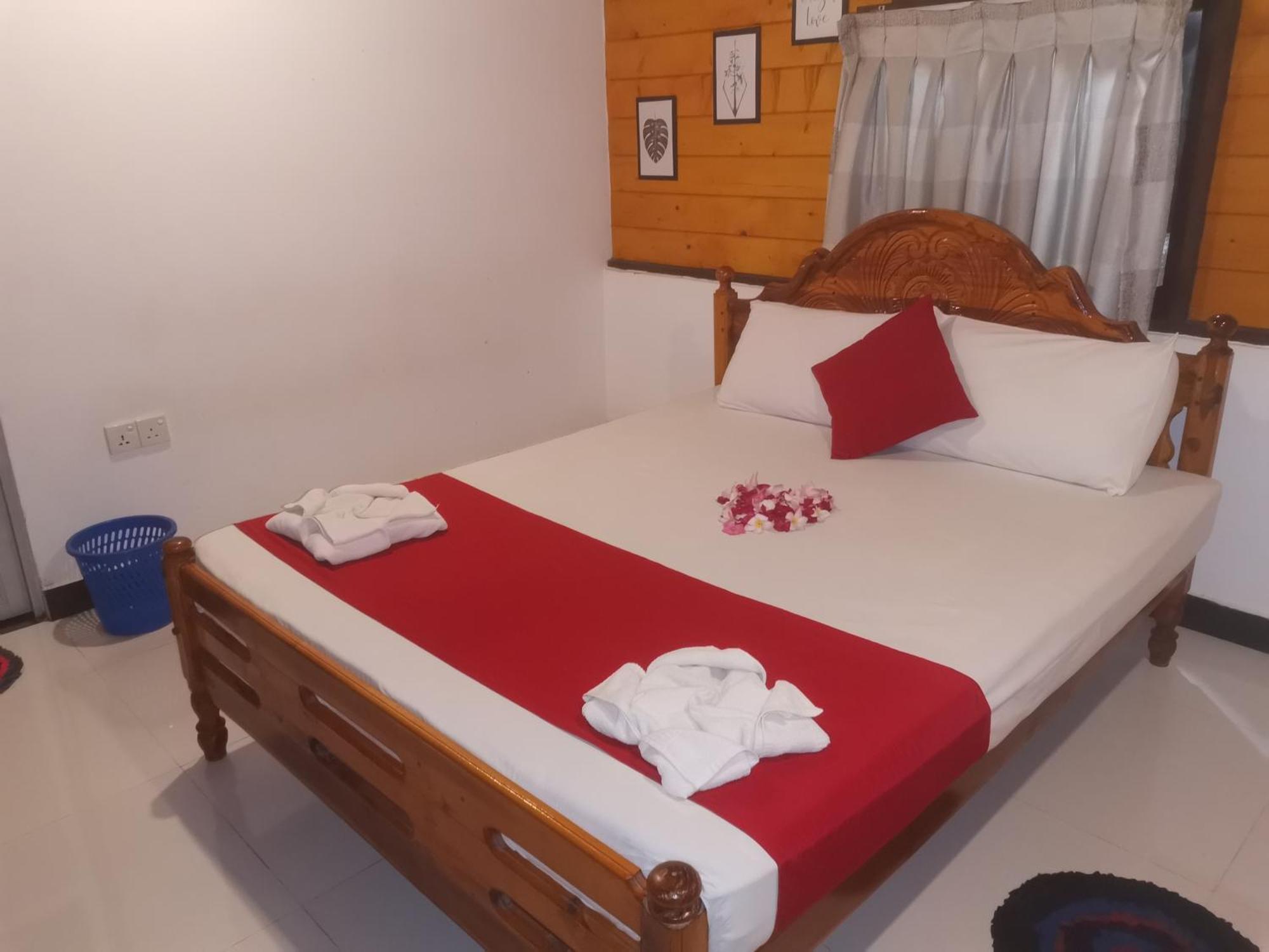 Surf Reef Beach Trincomalee Bagian luar foto