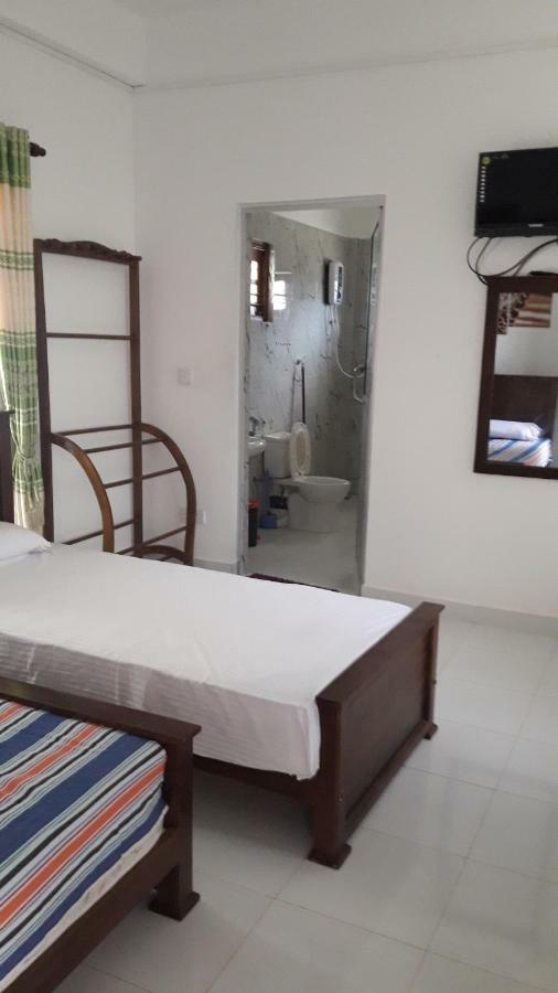 Surf Reef Beach Trincomalee Bagian luar foto